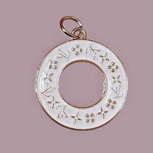 🍂Louis Vuitton White And Gold Circular Pendant